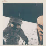 Pete Conrad descending the LM ladder to walk on the Moon; panoramic view from the LM window after landing, November 14-24, 1969 - Foto 1