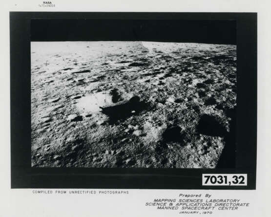 Pete Conrad descending the LM ladder to walk on the Moon; panoramic view from the LM window after landing, November 14-24, 1969 - Foto 3