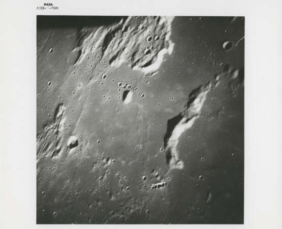 Moonscapes during the first orbits: lunar Sunrise; telephotographs over the nearside; views of the curved farside horizon, November 14-24, 1969 - Foto 11