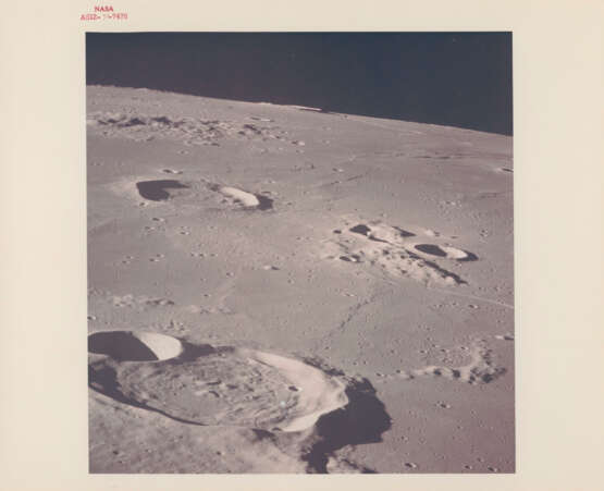 Moonscapes during the first orbits: lunar Sunrise; telephotographs over the nearside; views of the curved farside horizon, November 14-24, 1969 - фото 14