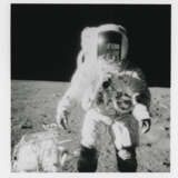 Pete Conrad taking a picture of his photographer; “tourist” picture of Alan Bean, November 14-24, 1969, EVA 2 - фото 3