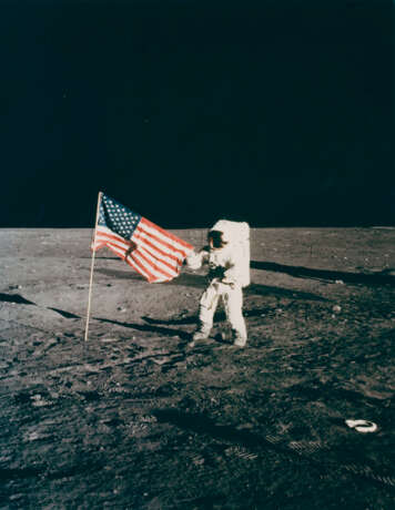 [Large Format] Pete Conrad holding the US flag on the Ocean of Storms, November 14-24, 1969, EVA 1 - photo 1