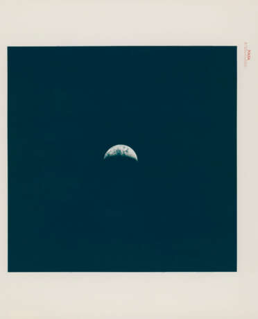 Views of the Crescent Moon and the crescent Earth seen from the spacecraft approaching the Moon, April 11-17, 1970 - фото 3