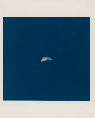 Telephotographs of the nearly Full Moon; the Earth after the slingshot pass; the Moon rising in the window and receding behind the spacecraft, April 11-17, 1970 - Foto 8
