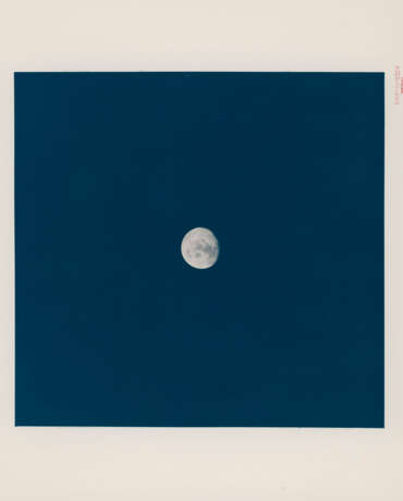 Telephotographs of the nearly Full Moon; the Earth after the slingshot pass; the Moon rising in the window and receding behind the spacecraft, April 11-17, 1970 - photo 15