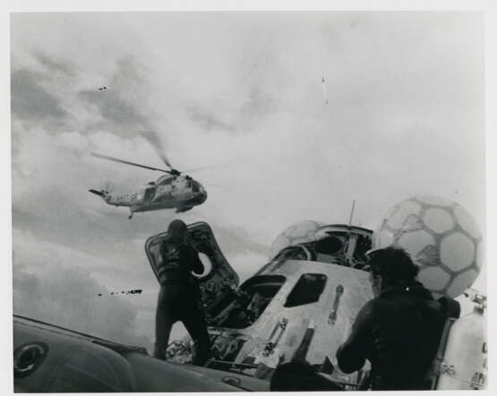 The CM Odyssey landing in the Pacific Ocean after the most perilous journey; recovery; President Nixon welcoming the crew, April 17-18, 1970 - photo 3