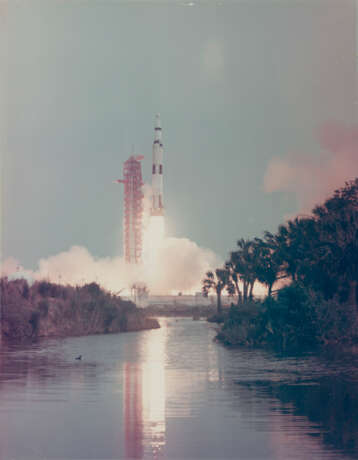 Congratulations at Mission Control; liftoff [Large Format], April 11-17, 1970 - photo 6