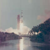 Congratulations at Mission Control; liftoff [Large Format], April 11-17, 1970 - фото 6