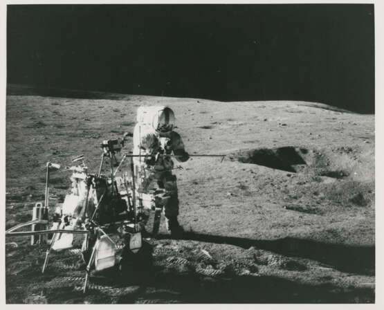 Edgar Mitchell lost on the Moon, station B1; Alan Shepard standing beside the MET, station A; Mitchell holding a lunar map, station B, January 31-February 9, 1971, EVA 2 - фото 3
