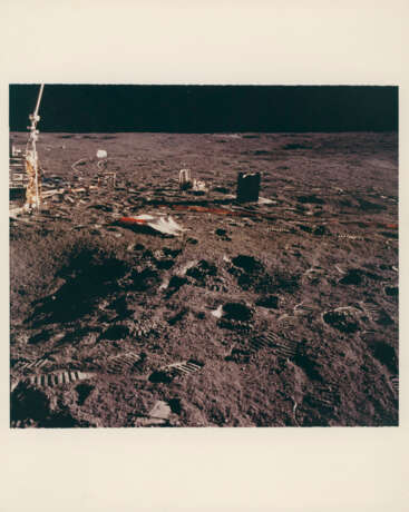 Edgar Mitchell at the end of the geophone line; panoramic sequence and close-ups at the lunar science station; Mitchell walking back to the LM, January 31-February 9, 1971, EVA 1 - фото 6