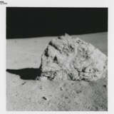 Portrait of Weird Rock; panoramic sequence toward Old Nameless Crater, station F, January 31-February 9, 1971, EVA 2; Edgar Mitchell with the MET on his way back to the LM - Foto 1