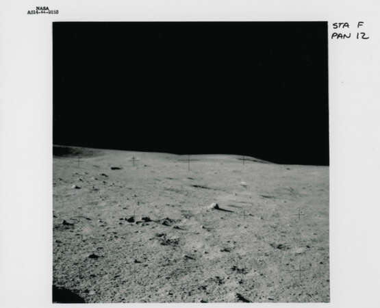 Portrait of Weird Rock; panoramic sequence toward Old Nameless Crater, station F, January 31-February 9, 1971, EVA 2; Edgar Mitchell with the MET on his way back to the LM - Foto 12