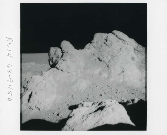 Moonscapes at station C1: panoramic sequence of Saddle Rock; Fra Mauro landing site; Saddle Rock; astronaut’s shadow, January 31-February 9, 1971, EVA 2 - фото 4
