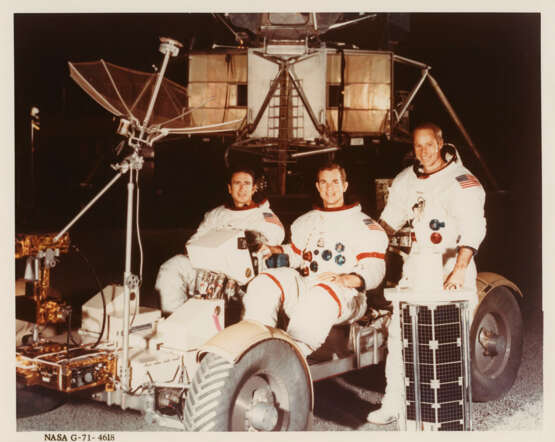 The astronauts checking their EVA equipment; official portraits of the crew; views of the crew and backup crew training for the mission, March-July 1971 - Foto 9