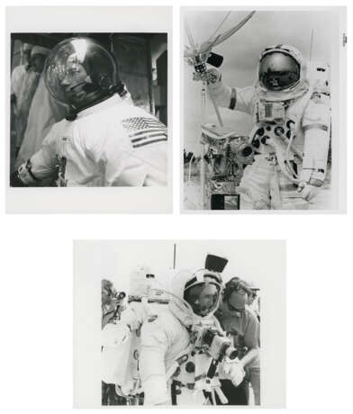 The astronauts checking their EVA equipment; official portraits of the crew; views of the crew and backup crew training for the mission, March-July 1971 - фото 13