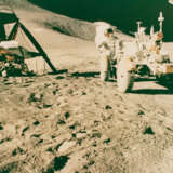 Diptych of James Irwin at the Hadley Apennine landing site; portrait of the LM Falcon, Irwin and the Rover in front of St George Crater, July 26-August 7, 1971, EVA 1 - Foto 4