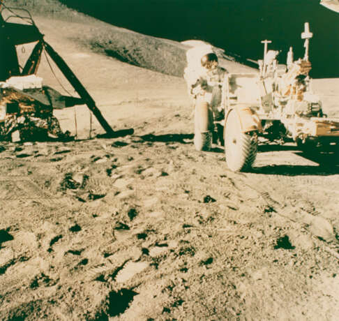 Diptych of James Irwin at the Hadley Apennine landing site; portrait of the LM Falcon, Irwin and the Rover in front of St George Crater, July 26-August 7, 1971, EVA 1 - photo 4