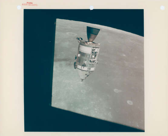 Views of the CM Endeavour and its SIM bay during inspection over the Sea of Fertility; orbital telephotographs from Endeavour, July 26-August 7, 1971 - photo 6