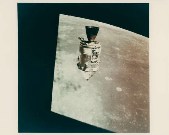 Views of the CM Endeavour and its SIM bay during inspection over the Sea of Fertility; orbital telephotographs from Endeavour, July 26-August 7, 1971 - фото 8