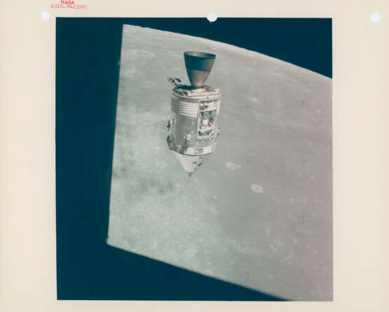 Views of the CM Endeavour and its SIM bay during inspection over the Sea of Fertility; orbital telephotographs from Endeavour, July 26-August 7, 1971 - photo 10