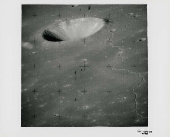 Views of the CM Endeavour and its SIM bay during inspection over the Sea of Fertility; orbital telephotographs from Endeavour, July 26-August 7, 1971 - Foto 19