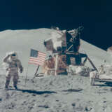 James Irwin saluting the American flag [Large Format], July 26-August 7, 1971, EVA 3 - фото 1