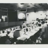 Views of Earth during transposition and docking maneuvers; Mission Control monitoring the spacecraft, April 16-27, 1972 - Foto 7