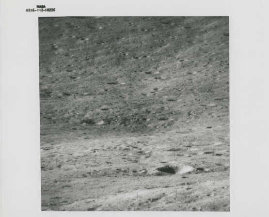 Lunar Grand Prix at Descartes; telephotographs from station 2 at Spook Crater: Stone Mountain; South Ray Crater, April 16-27, 1972, EVA 1 - Foto 6