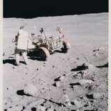Charles Duke admiring the view; telephotograph of South Ray Crater; TV pictures; diptych of Duke on Stone Mountain; John Young and the Rover, station 4, April 16-27, 1972, EVA 2 - Foto 1