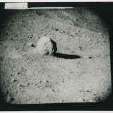 John Young taking photographs near the Rover; TV pictures; footprints; Young with the hammer; Plum Crater, station 1, April 16-27, 1972, EVA 1 - Foto 10