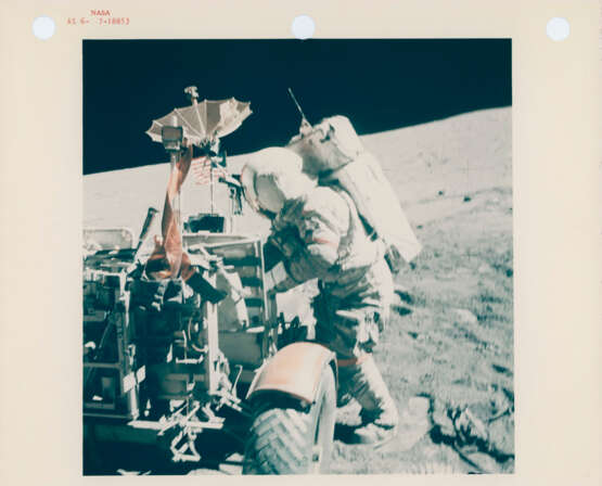Portrait of John Young with the Rover and the US Flag; the Rover parked at its final VIP site facing the landing site, April 16-27, 1972, EVA 3 - фото 1