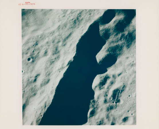 Moonscapes: lunar horizon over Crater Bullialdus; dark wall of Crater Lobachevsky; horizon over Craters Almanon and Geber, April 16-27, 1972 - Foto 6