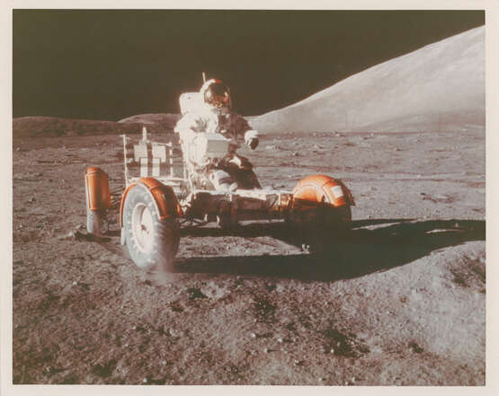 Eugene Cernan on the Rover by the LM; the first photograph after touchdown; lunarscape; Cernan testing the Rover, December 7-19, 1972, pre EVA 1, EVA 1 - Foto 7