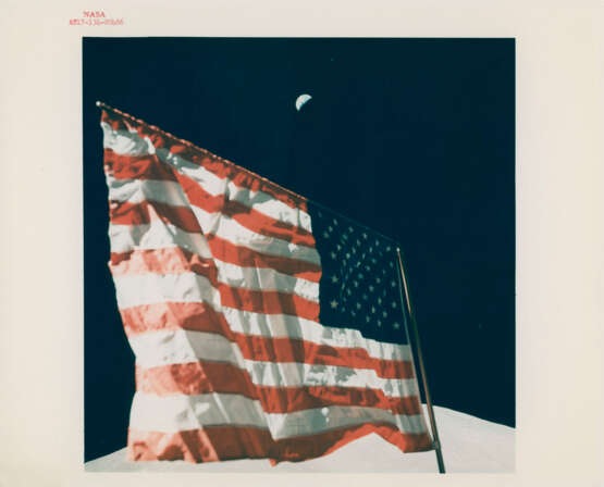 The Moon, the US flag, the Earth, December 7-19, 1972, EVA 3 - Foto 1