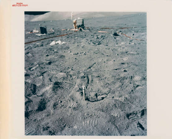 Views of experiments at the lunar-science station; Eugene Cernan and the Rover at the VIP site beyond the LM Challenger, December 7-19, 1972, EVA 3 - Foto 2