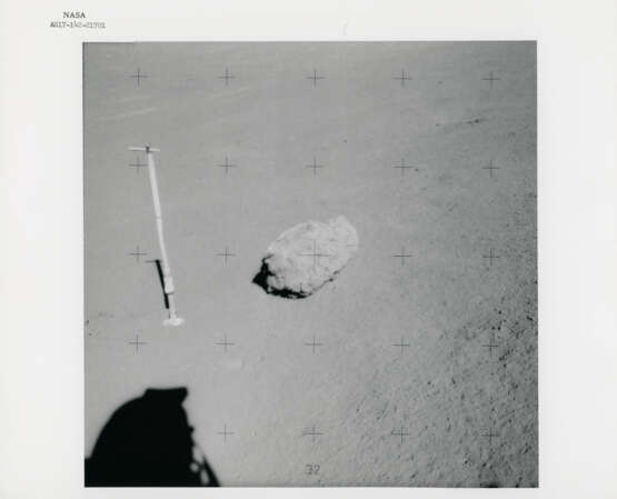 The Lunar Rover; lunarscapes during sunny traverse from station 7; the exotic boulder and geological investigations; Rover tracks, station 8, December 7-19, 1972, EVA 3 - Foto 12