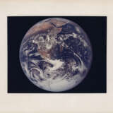 [Large Format] The “Blue Marble”, the first human-taken photograph of the Earth fully illuminated, December 7-19, 1972 - Foto 1