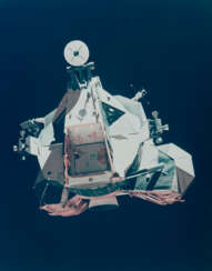 [Large Format] The ascent stage of the Lunar Module Challenger returning from the Moon, December 7-19, 1972