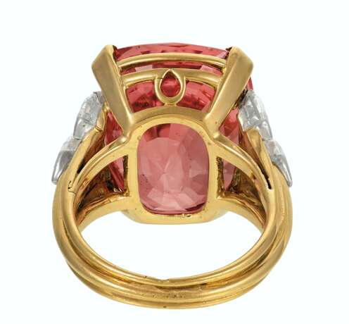 THE DU PONT PADPARADSCHA COLORED SAPPHIRE AND DIAMOND RING,... - Foto 3