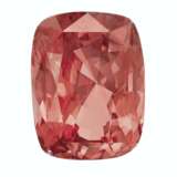THE DU PONT PADPARADSCHA COLORED SAPPHIRE AND DIAMOND RING,... - Foto 6