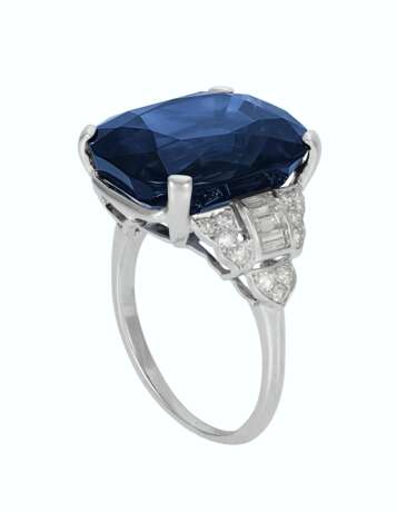 SAPPHIRE AND DIAMOND RING - photo 2