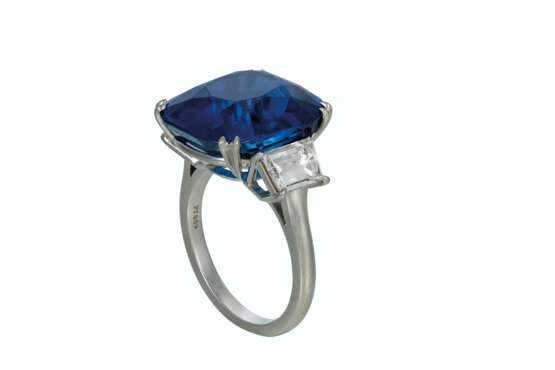 SAPPHIRE AND DIAMOND RING - photo 2