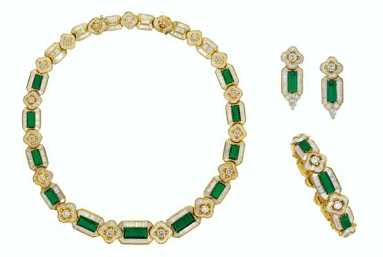 SUITE OF EMERALD AND DIAMOND JEWELRY - Foto 1