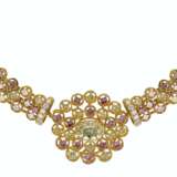 COLORED DIAMOND AND DIAMOND NECKLACE, MOUSSAIEFF - Foto 1