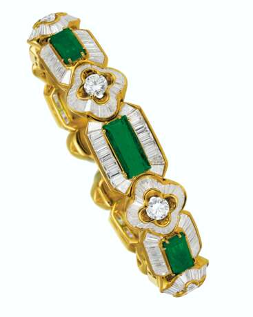 SUITE OF EMERALD AND DIAMOND JEWELRY - Foto 6