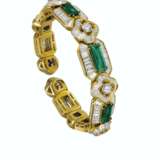 SUITE OF EMERALD AND DIAMOND JEWELRY - Foto 7