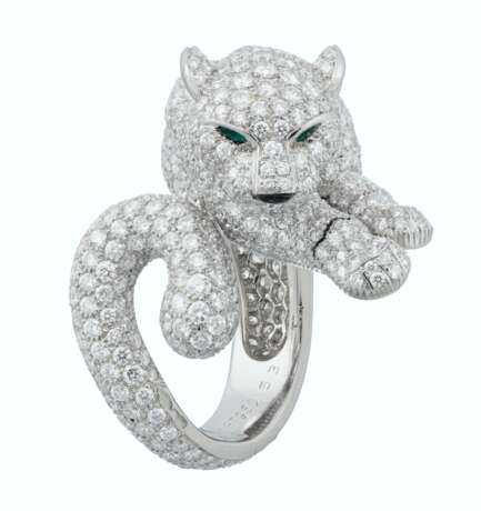 Cartier. DIAMOND, EMERALD AND ONYX 'PANTHÈRE' RING, CARTIER - фото 3