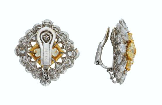 Graff. COLORED DIAMOND AND DIAMOND EARRINGS, GRAFF - Foto 2