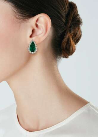 EMERALD AND DIAMOND EARRINGS, JACQUES TIMEY, ATTRIBUTED TO H... - Foto 3