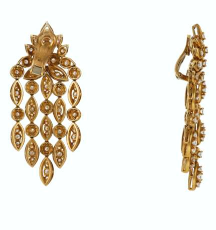 Van Cleef & Arpels. DIAMOND AND GOLD EARRINGS, VAN CLEEF & ARPELS AND DIAMOND PE... - фото 5